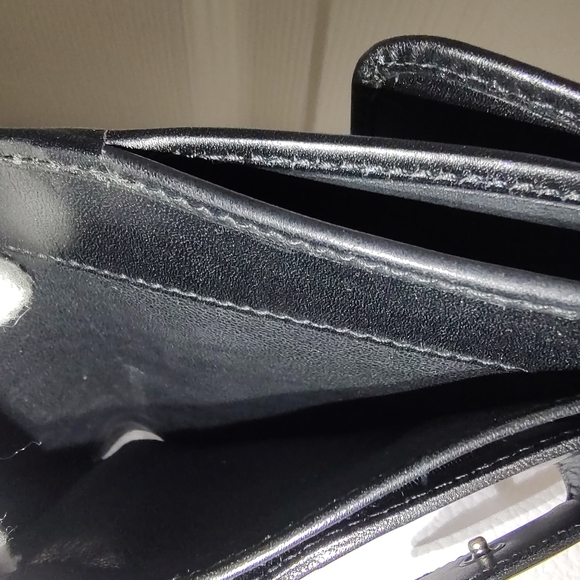 Gucci leather compact wallet w/box in GIFTABLE condition - Picture 10 of 11